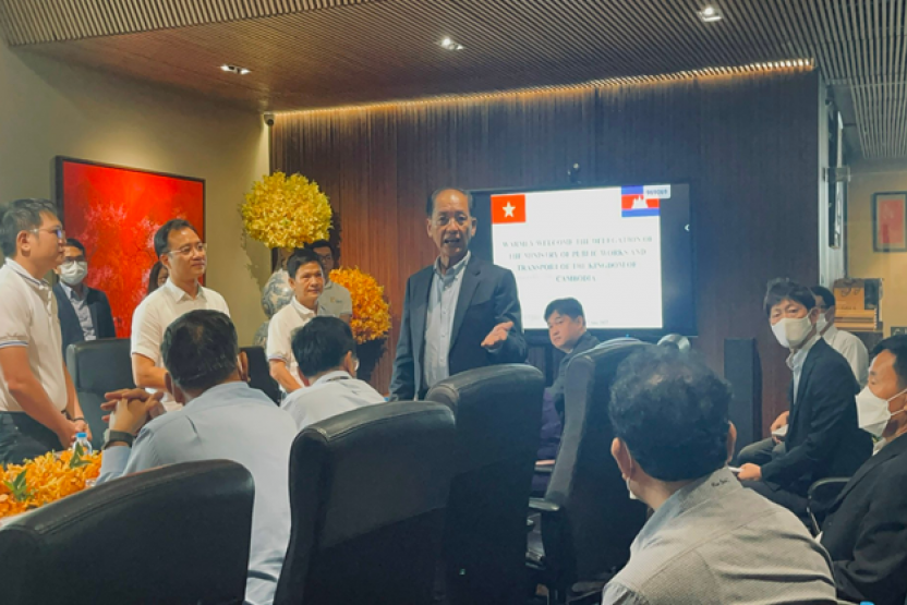 OFFICIAL VISITING AND WORKING OF THE DEPUTY MINISTER – MINISTRY OF PUBLIC WORKS AND TRANSPORTATION OF THE KINGDOM OF CAMBODIA AT THE OFFICE OF GLOBAL LOGISTICS SERVICES CO., LTD (GLS)