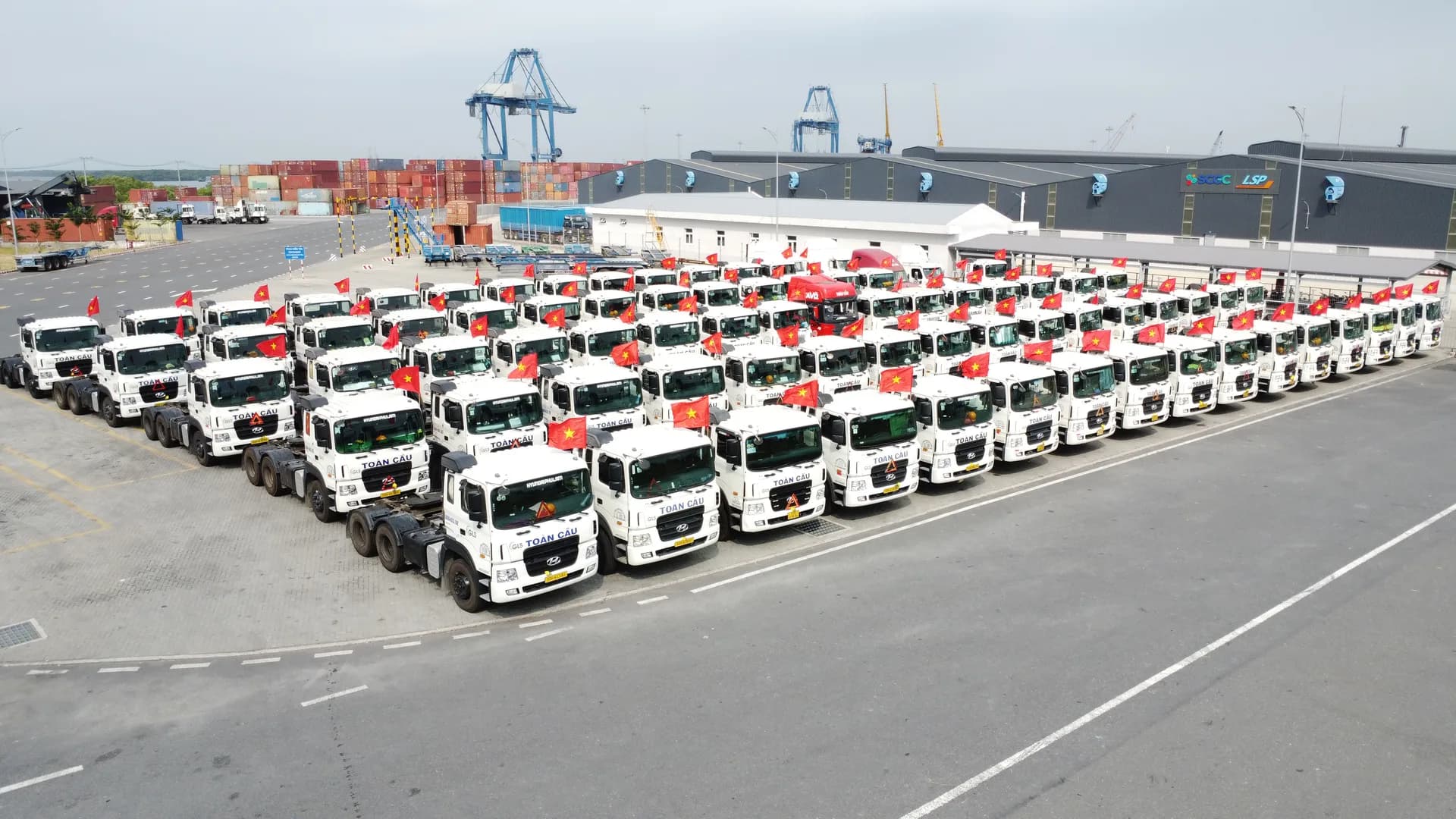 xe đầu kéo container